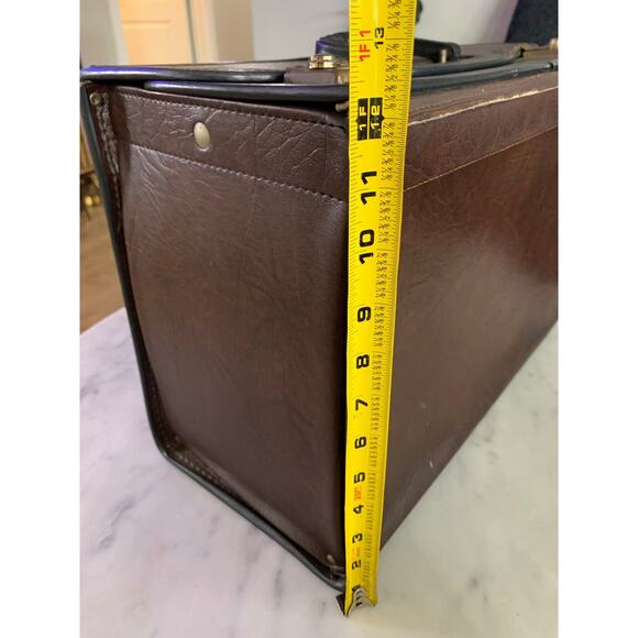 Vintage Brown Leather File Briefcase with Key - Picture 11 of 12
